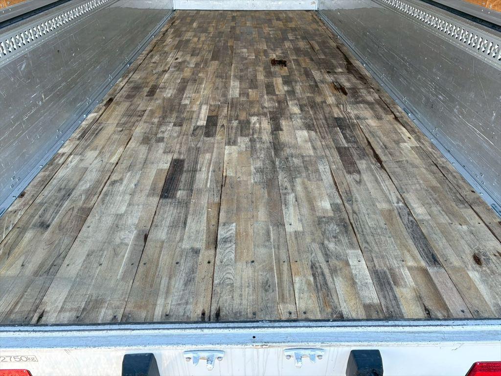 いすゞ フォワード 2RG-FRR90T2(2WD)の写真8