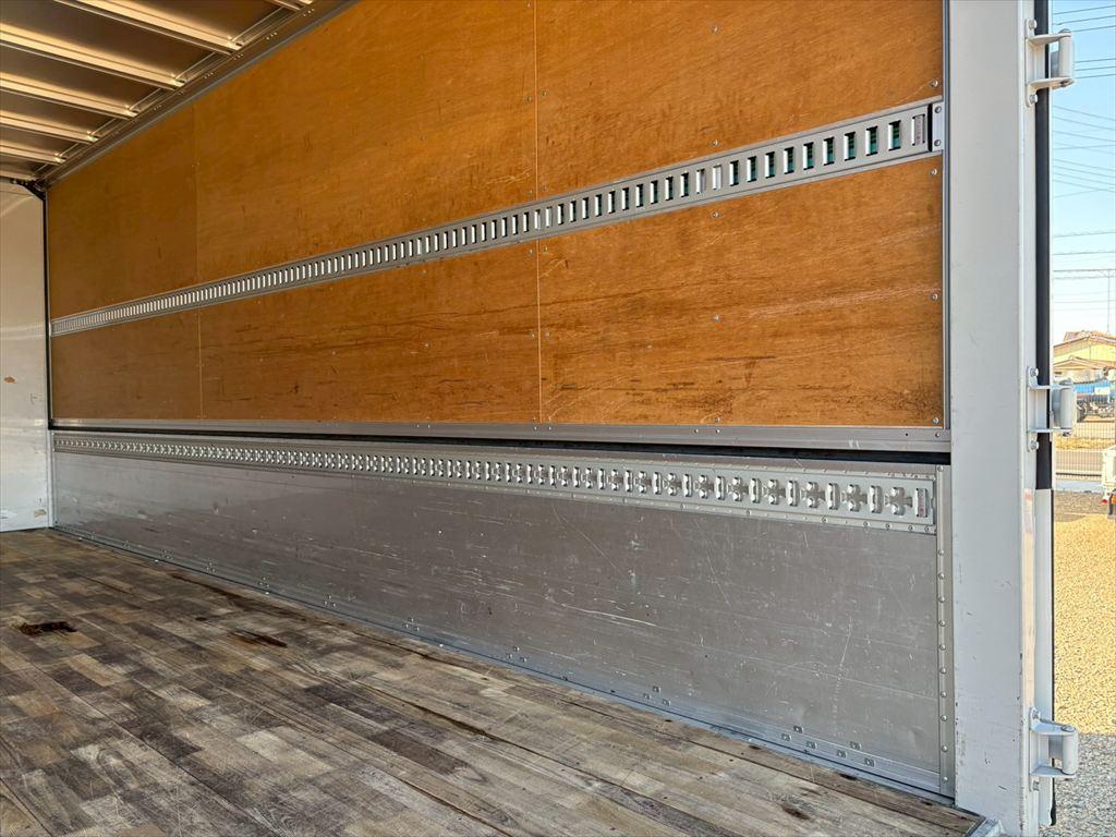 いすゞ フォワード 2RG-FRR90T2(2WD)の写真10