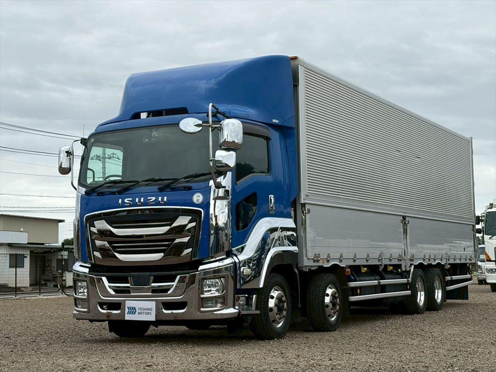 いすゞ ギガ QPG-CYJ77B(8x4)の写真1