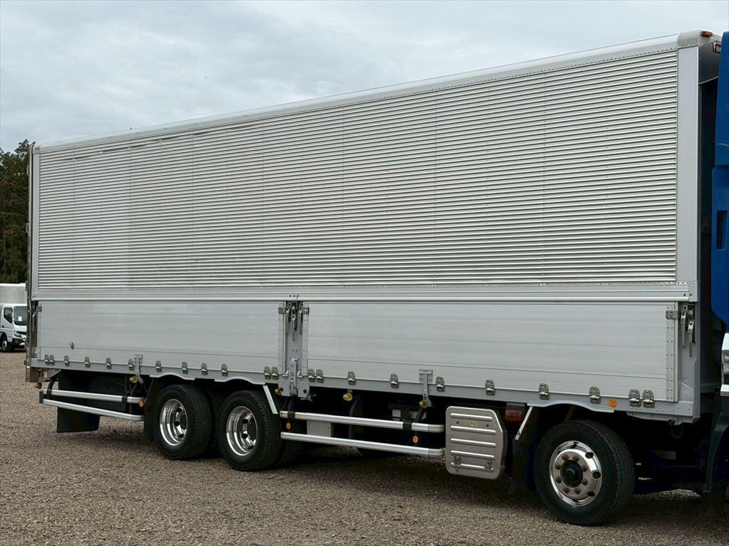 いすゞ ギガ QPG-CYJ77B(8x4)の写真5