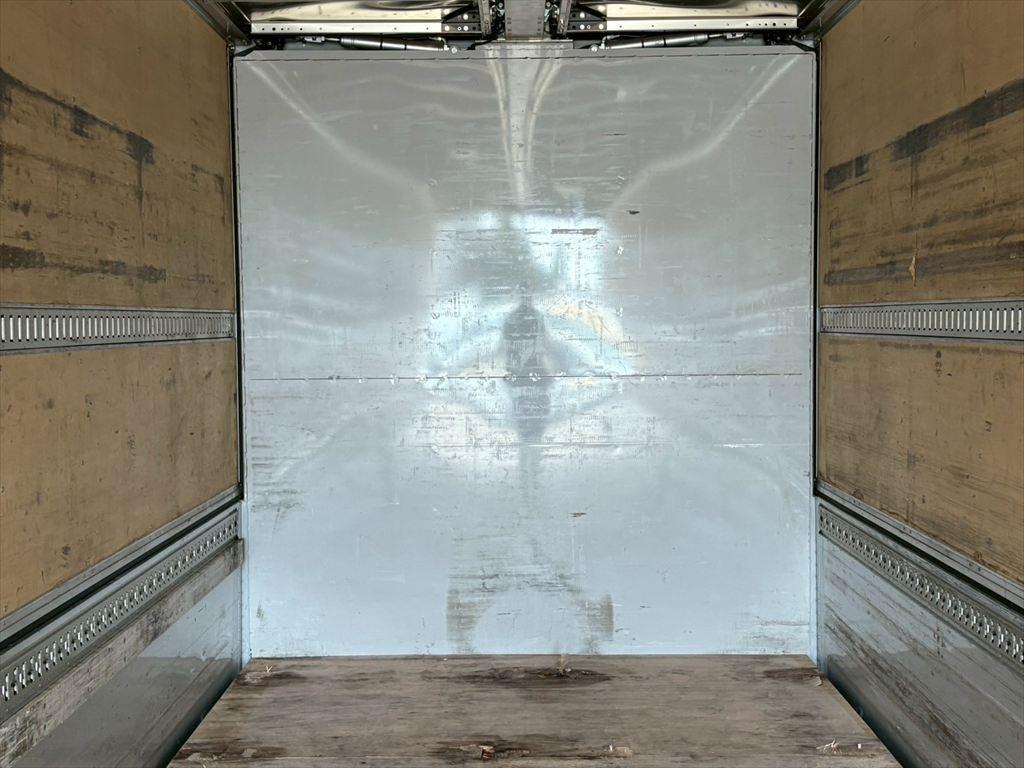 いすゞ ギガ QPG-CYJ77B(8x4)の写真7