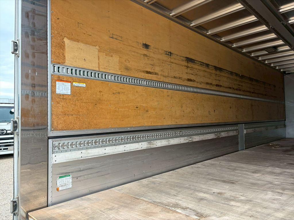 いすゞ ギガ QPG-CYJ77B(8x4)の写真9