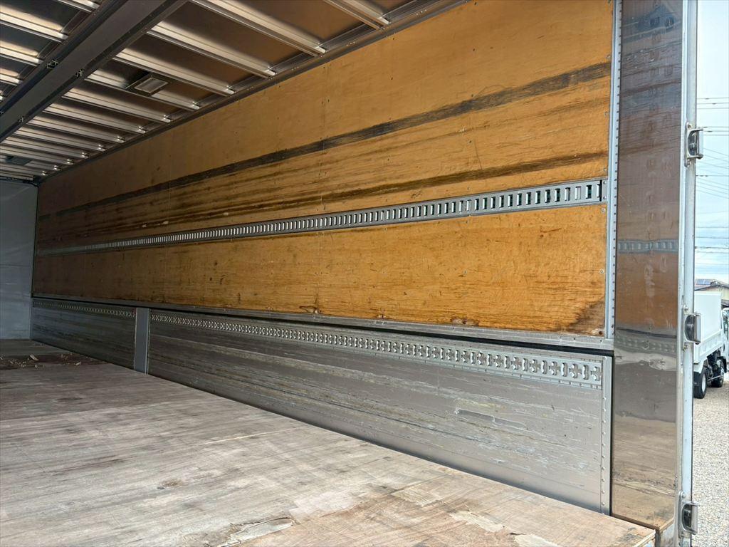 いすゞ ギガ QPG-CYJ77B(8x4)の写真10