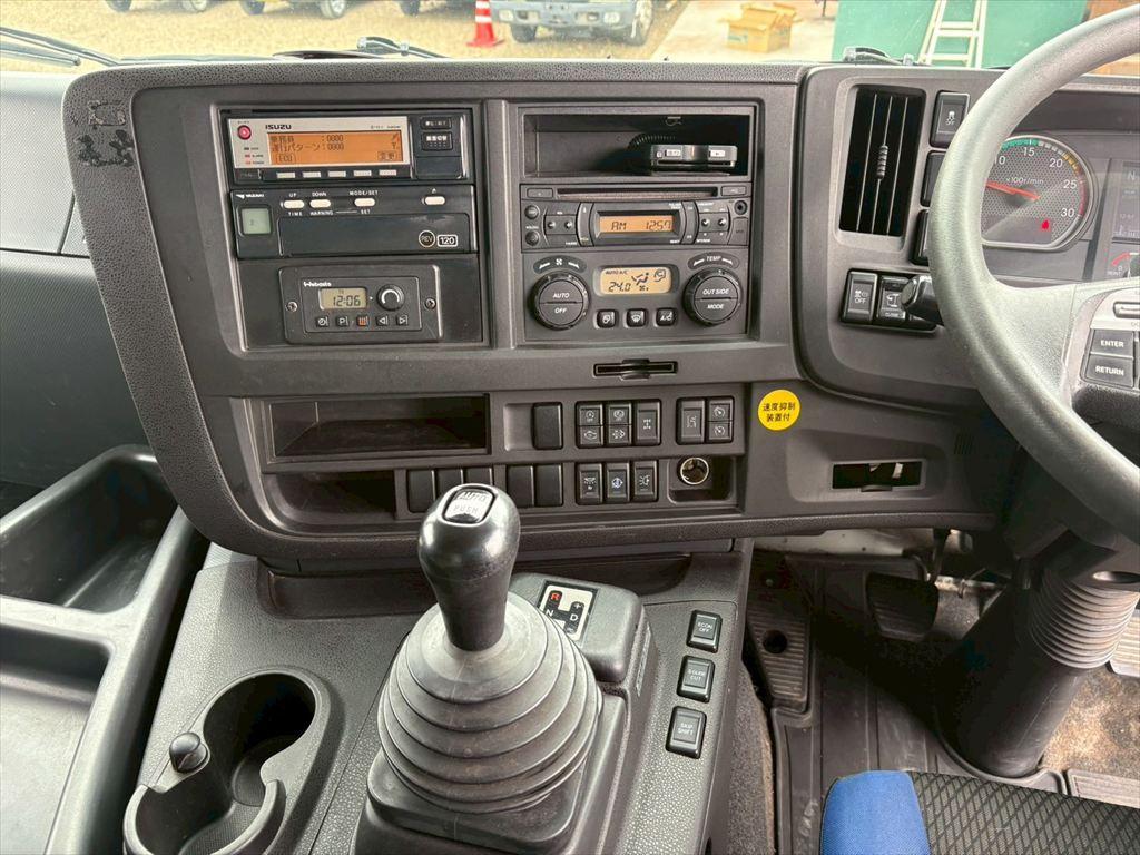 いすゞ ギガ QPG-CYJ77B(8x4)の写真22