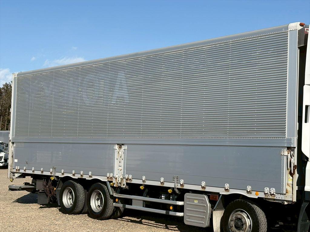 いすゞ ギガ QKG-CYJ77B(8x4)の写真5