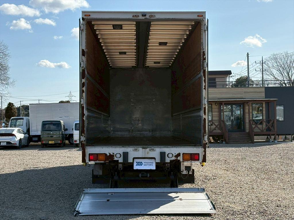 いすゞ ギガ QKG-CYJ77B(8x4)の写真11