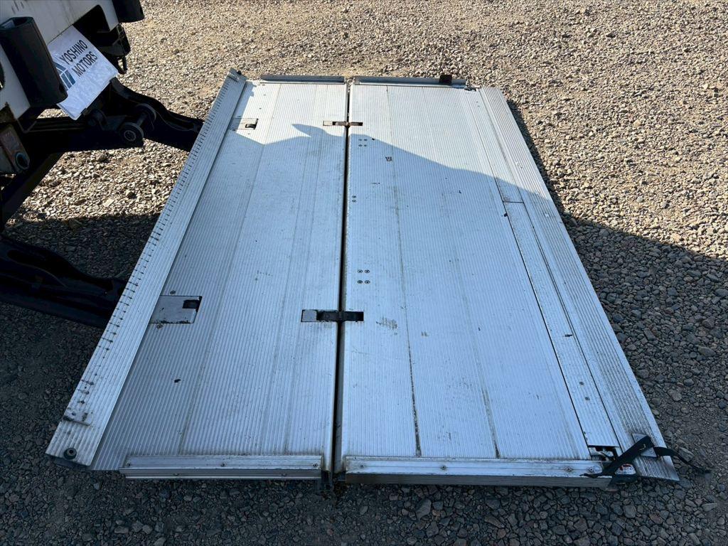 いすゞ ギガ QKG-CYJ77B(8x4)の写真12