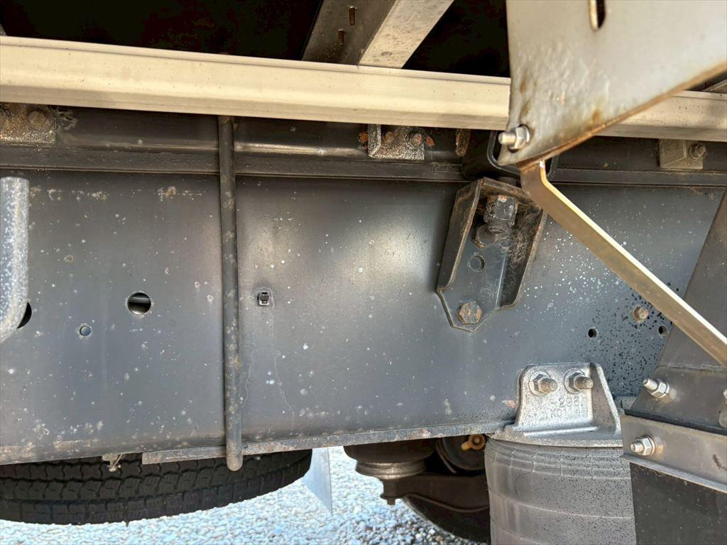 いすゞ ギガ QKG-CYJ77B(8x4)の写真16