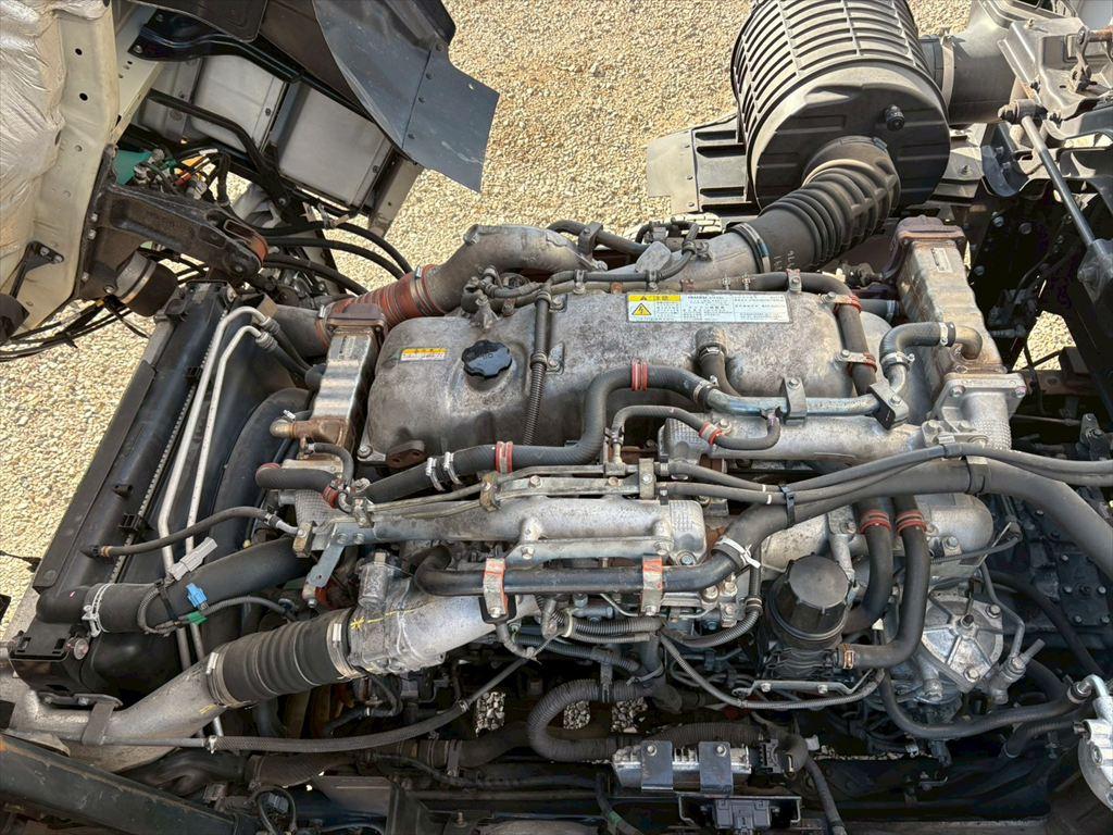 いすゞ ギガ QKG-CYJ77B(8x4)の写真18