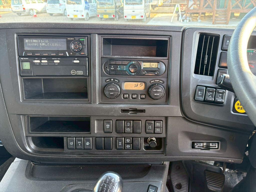 いすゞ ギガ QKG-CYJ77B(8x4)の写真22