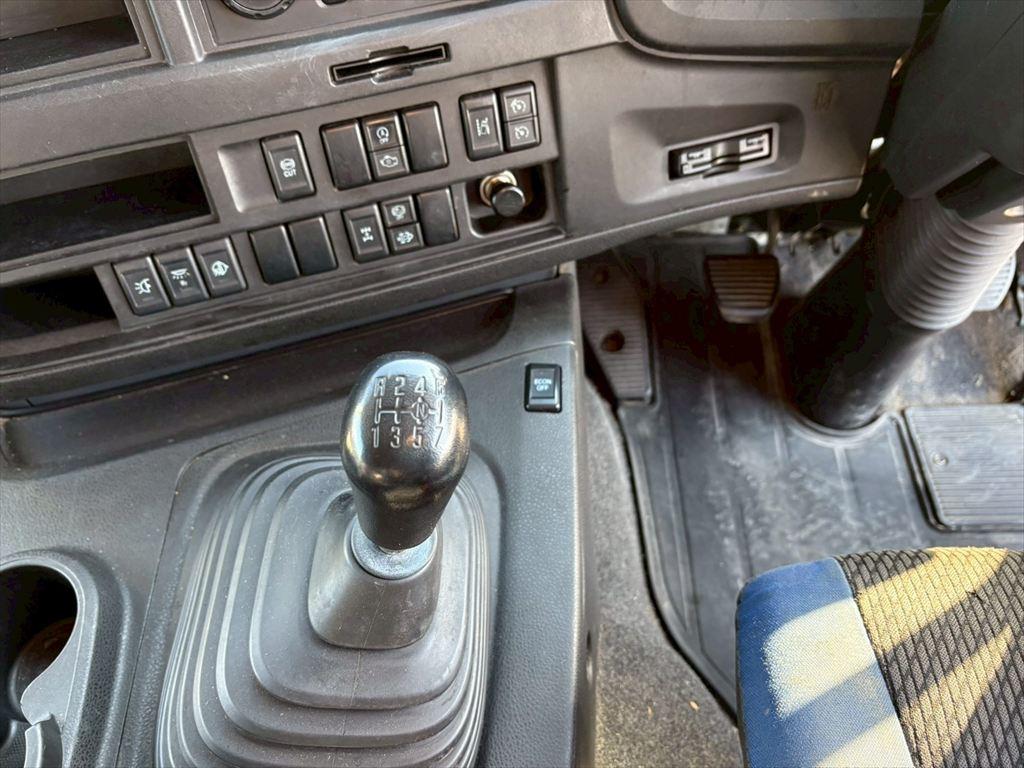 いすゞ ギガ QKG-CYJ77B(8x4)の写真23