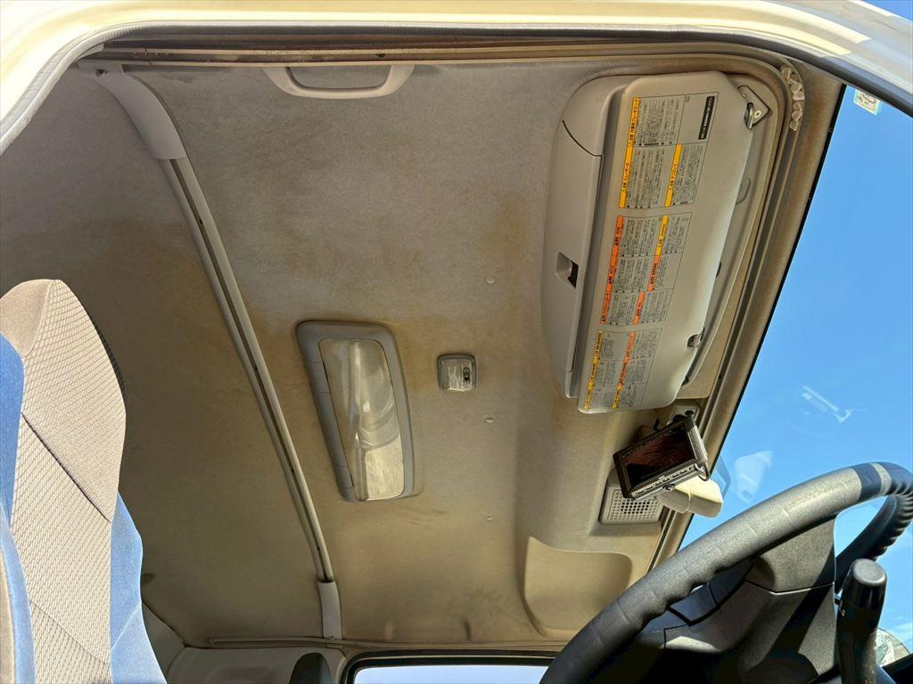 いすゞ ギガ QKG-CYJ77B(8x4)の写真24