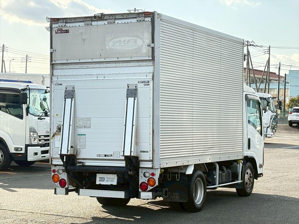 いすゞ エルフ BDG-NMR85N(2WD)の写真4