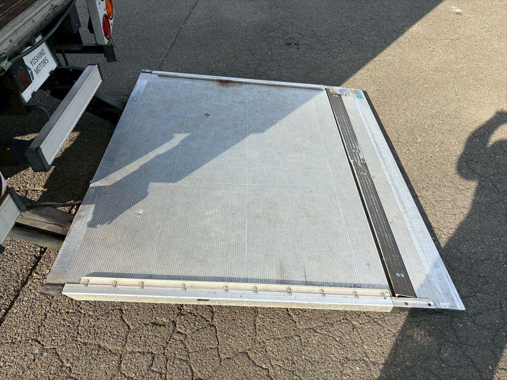 いすゞ エルフ BDG-NMR85N(2WD)の写真12