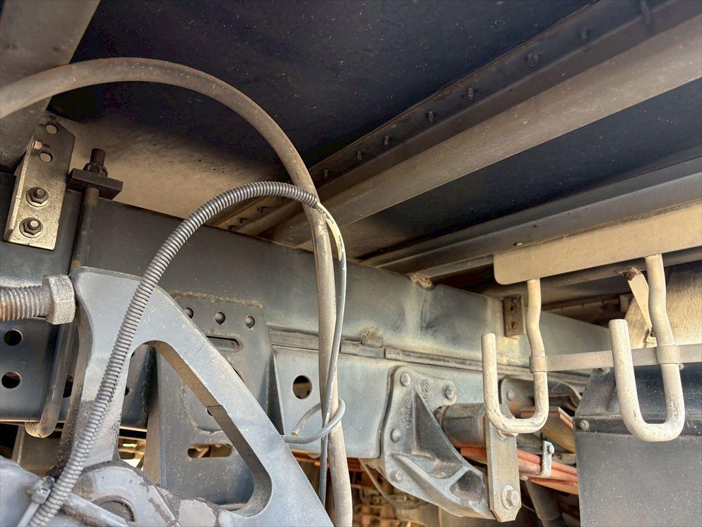 いすゞ エルフ BDG-NMR85N(2WD)の写真16