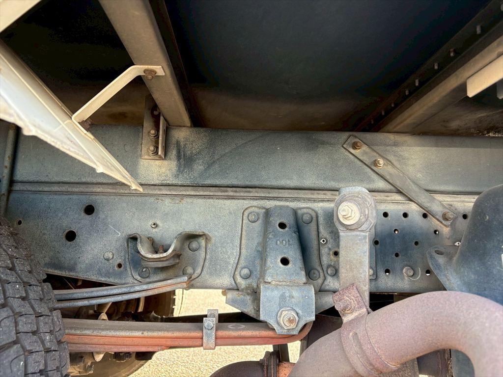 いすゞ エルフ BDG-NMR85N(2WD)の写真17