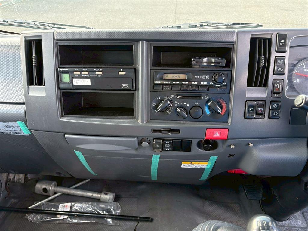 いすゞ エルフ BDG-NMR85N(2WD)の写真22