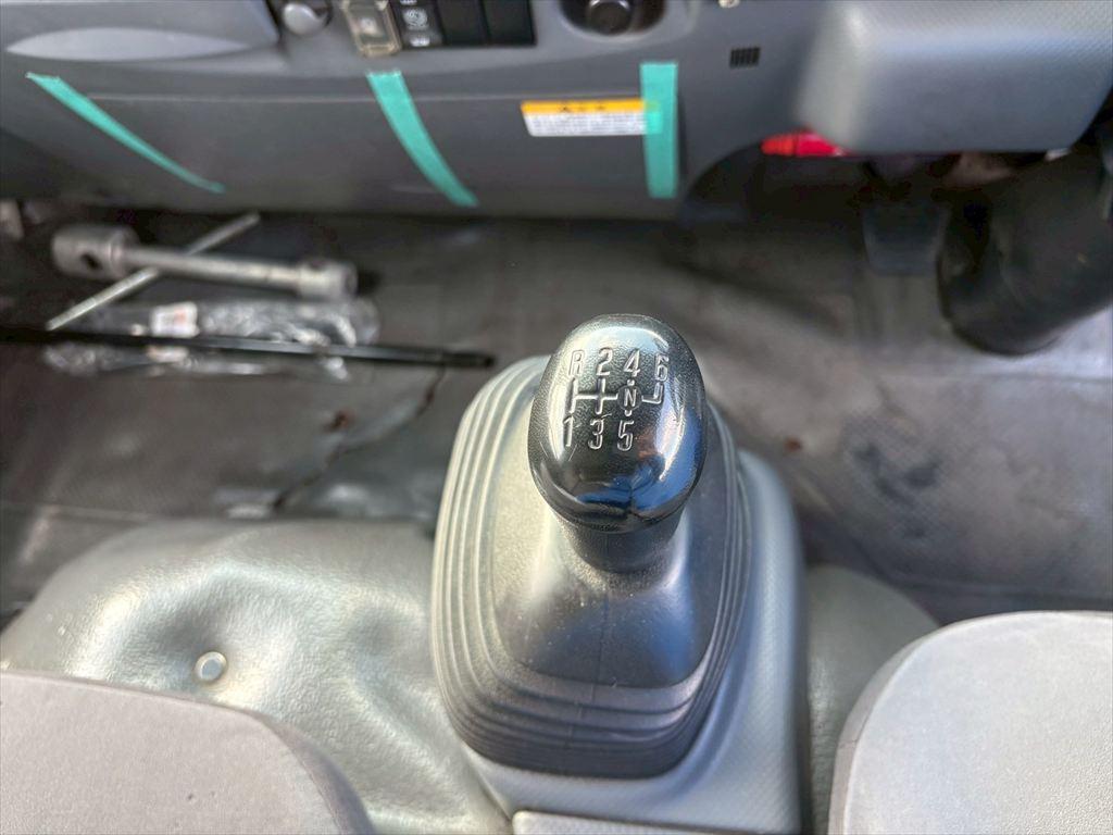 いすゞ エルフ BDG-NMR85N(2WD)の写真23