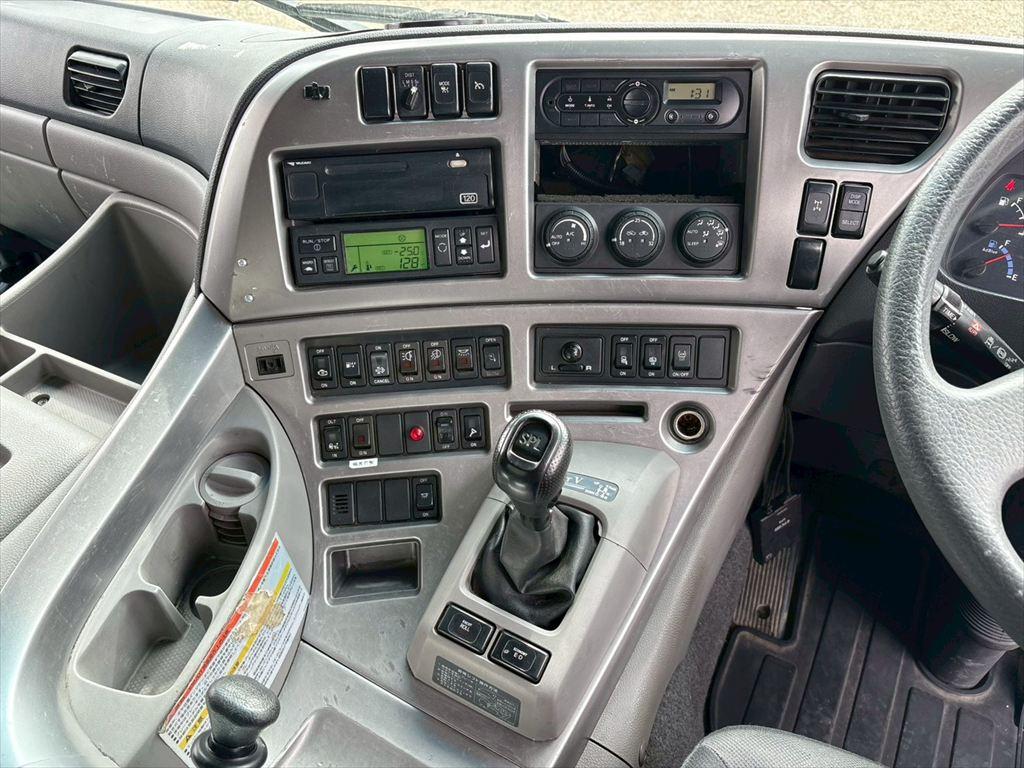 ＵＤ クオン QPG-CG5ZA(8x4)の写真22