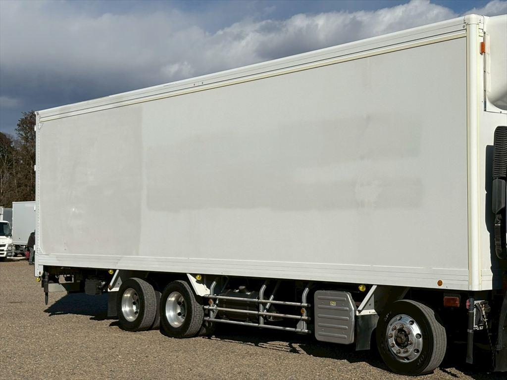 いすゞ ギガ QKG-CYJ77A(8x4)の写真5