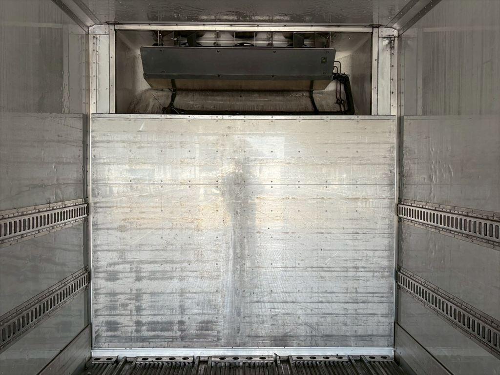 いすゞ ギガ QKG-CYJ77A(8x4)の写真7