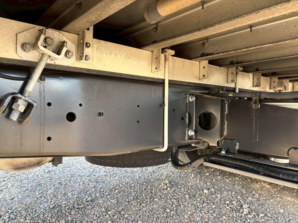 いすゞ ギガ QKG-CYJ77A(8x4)の写真17