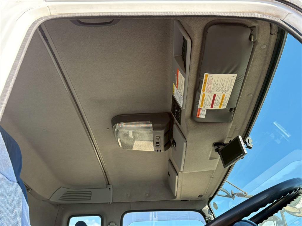 いすゞ ギガ QKG-CYJ77A(8x4)の写真24