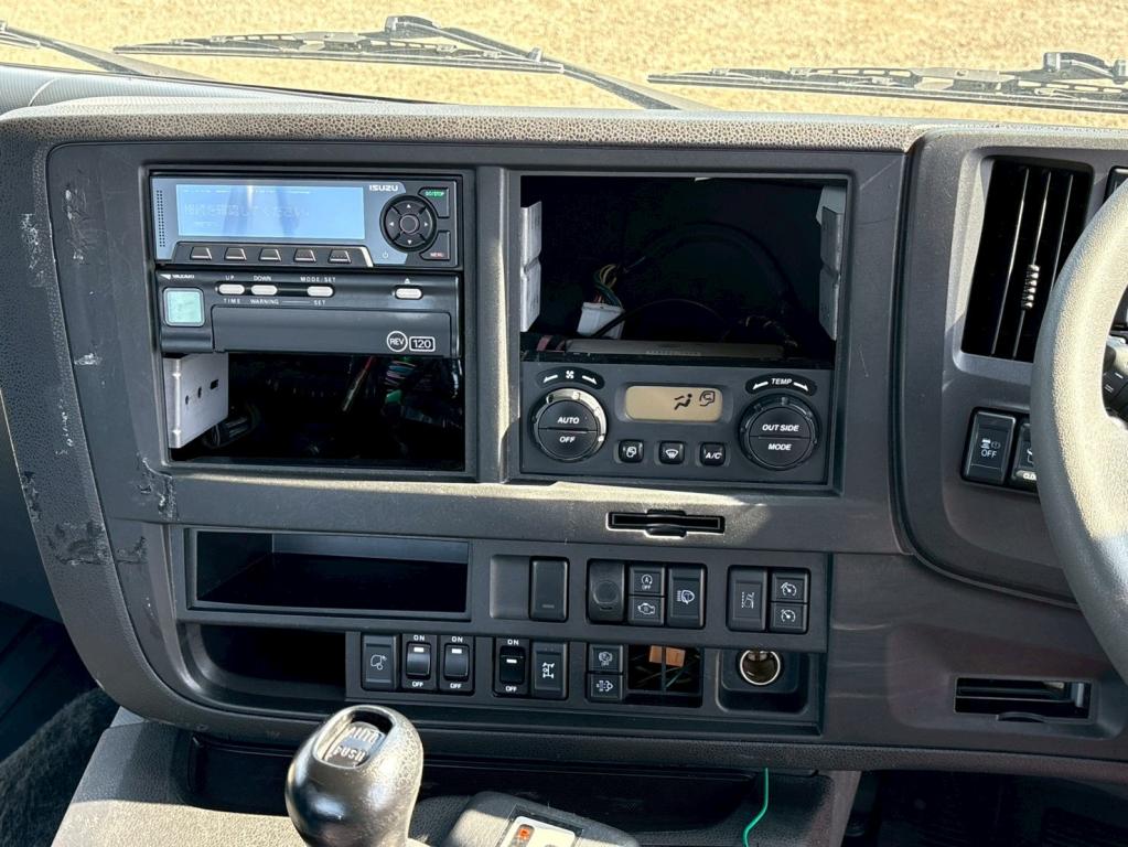 いすゞ ギガ 2PG-EXD52CD(2WD)の写真22