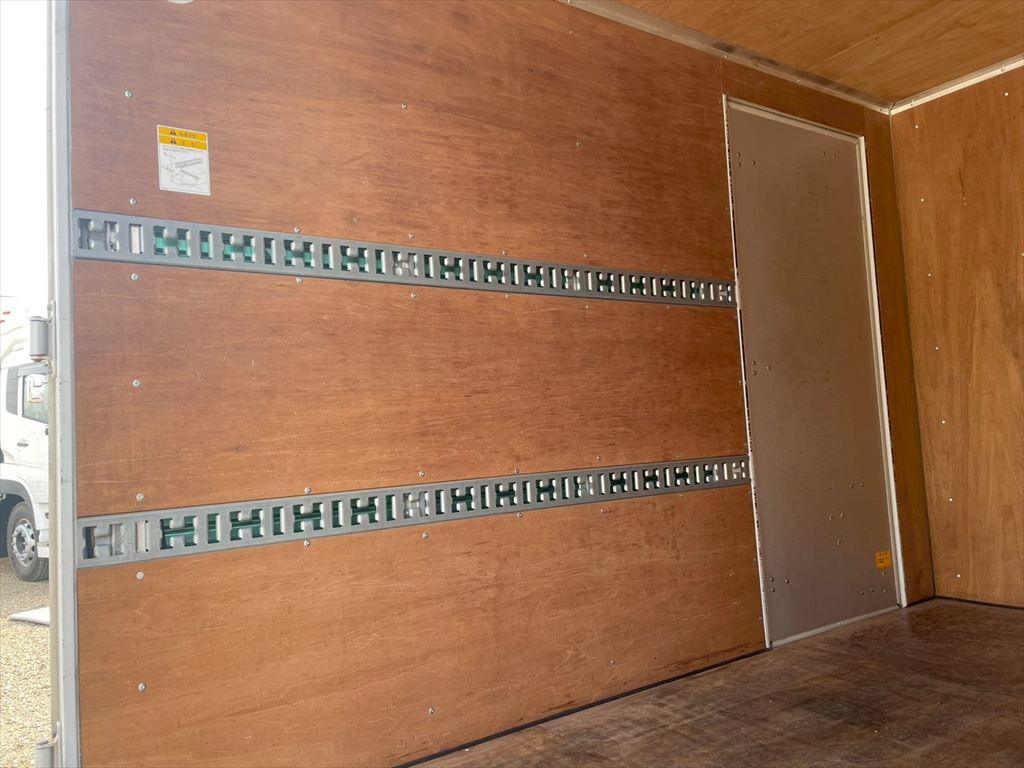 三菱 キャンター 2RG-FBA20(2WD)の写真9