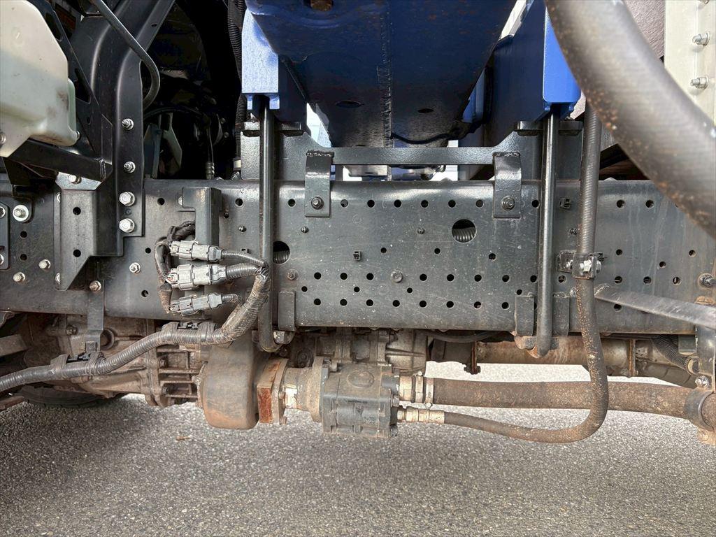 いすゞ フォワード 2PG-FRR90S2(2WD)の写真15