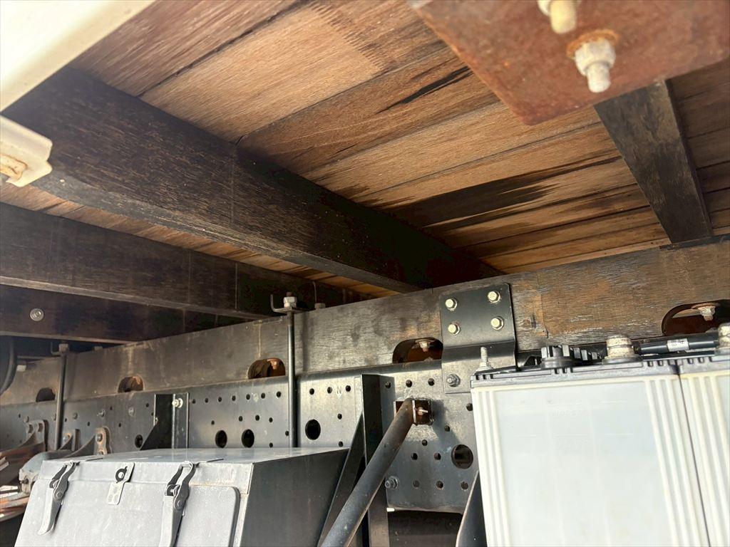 いすゞ フォワード 2PG-FRR90S2(2WD)の写真17