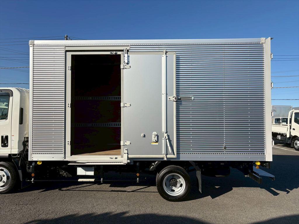 いすゞ エルフ 2TG-NLR88AM(2WD)の写真12