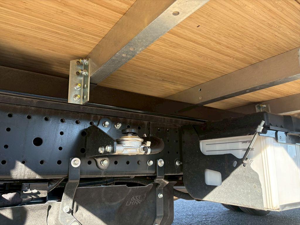 いすゞ エルフ 2TG-NLR88AM(2WD)の写真15