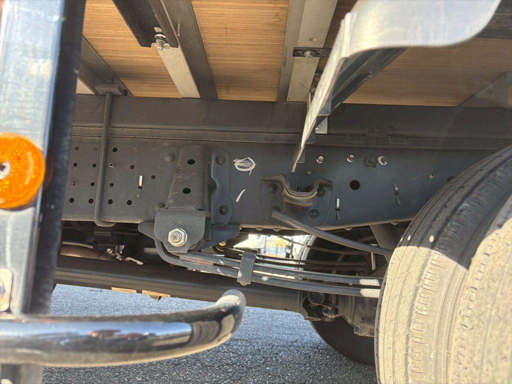 いすゞ エルフ 2TG-NLR88AM(2WD)の写真16