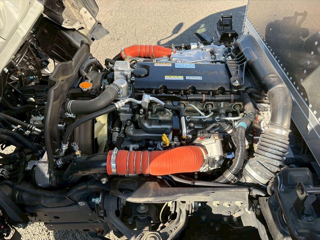 いすゞ エルフ 2TG-NLR88AM(2WD)の写真18