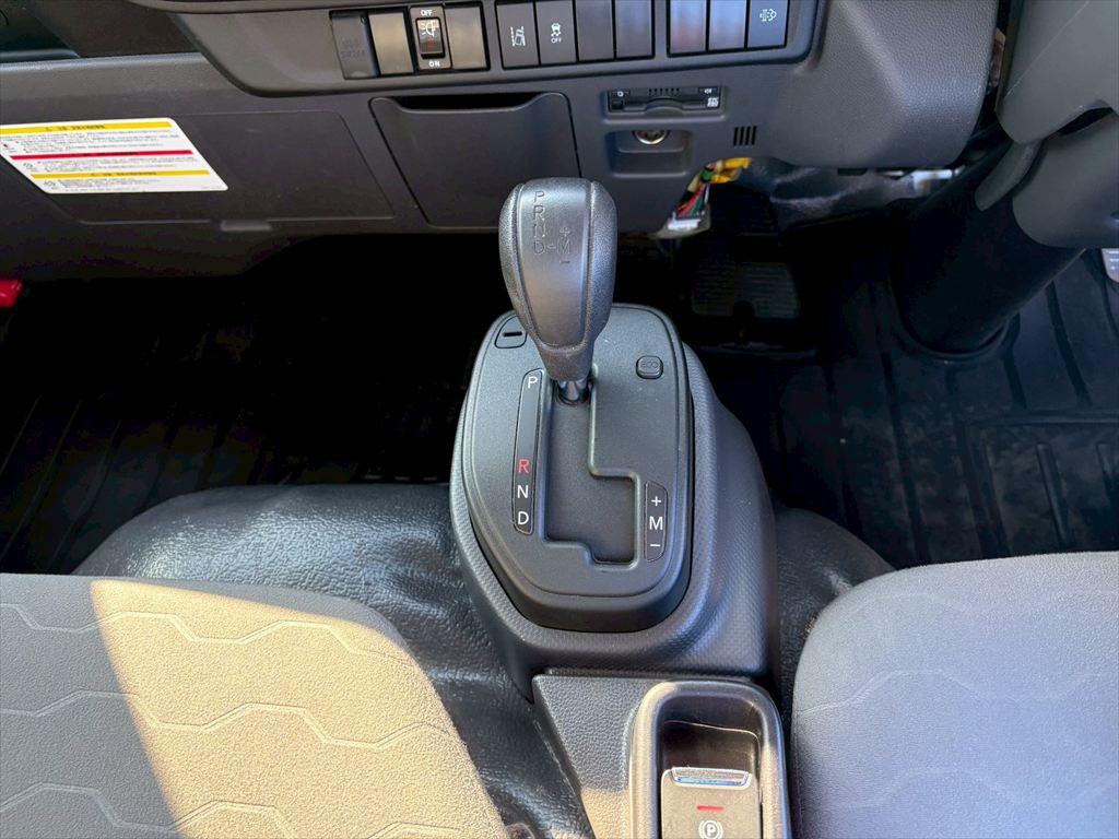 いすゞ エルフ 2TG-NLR88AM(2WD)の写真23