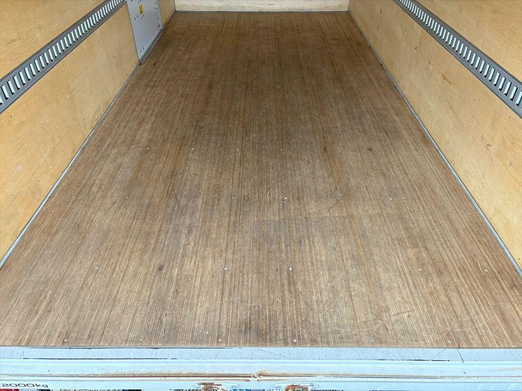 いすゞ エルフ TRG-NPR85AN(2WD)の写真8