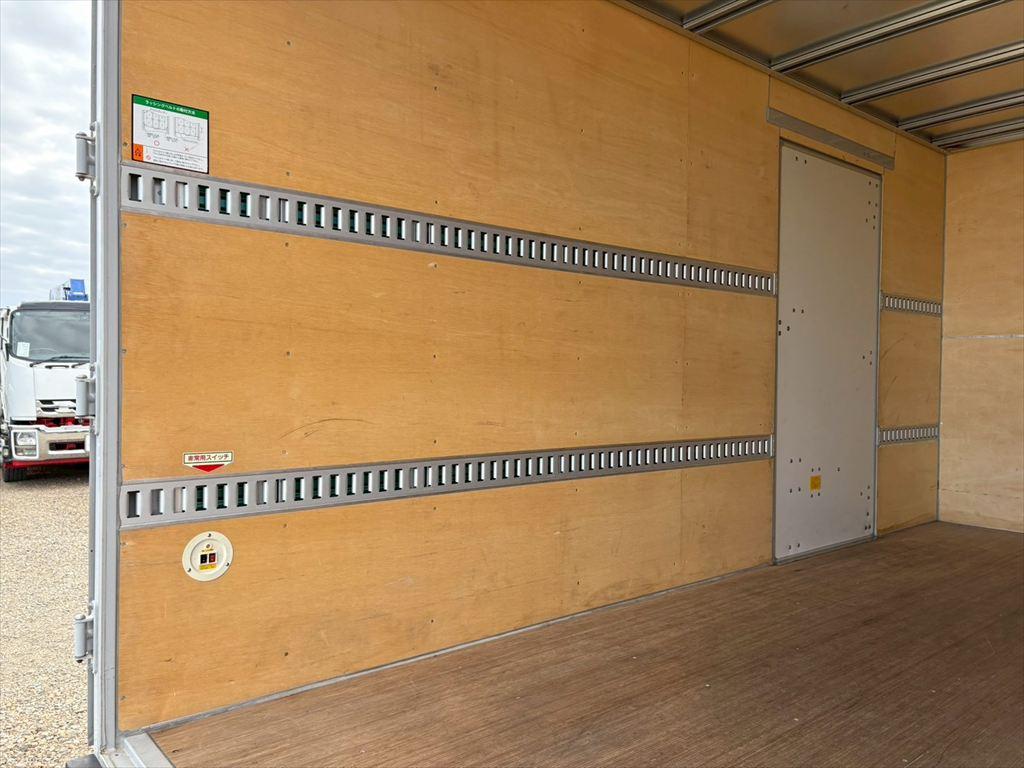 いすゞ エルフ TRG-NPR85AN(2WD)の写真9