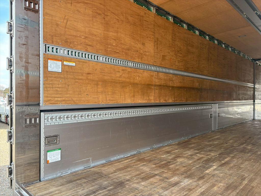 いすゞ ギガ 2PG-CYJ77C(8x4)の写真9