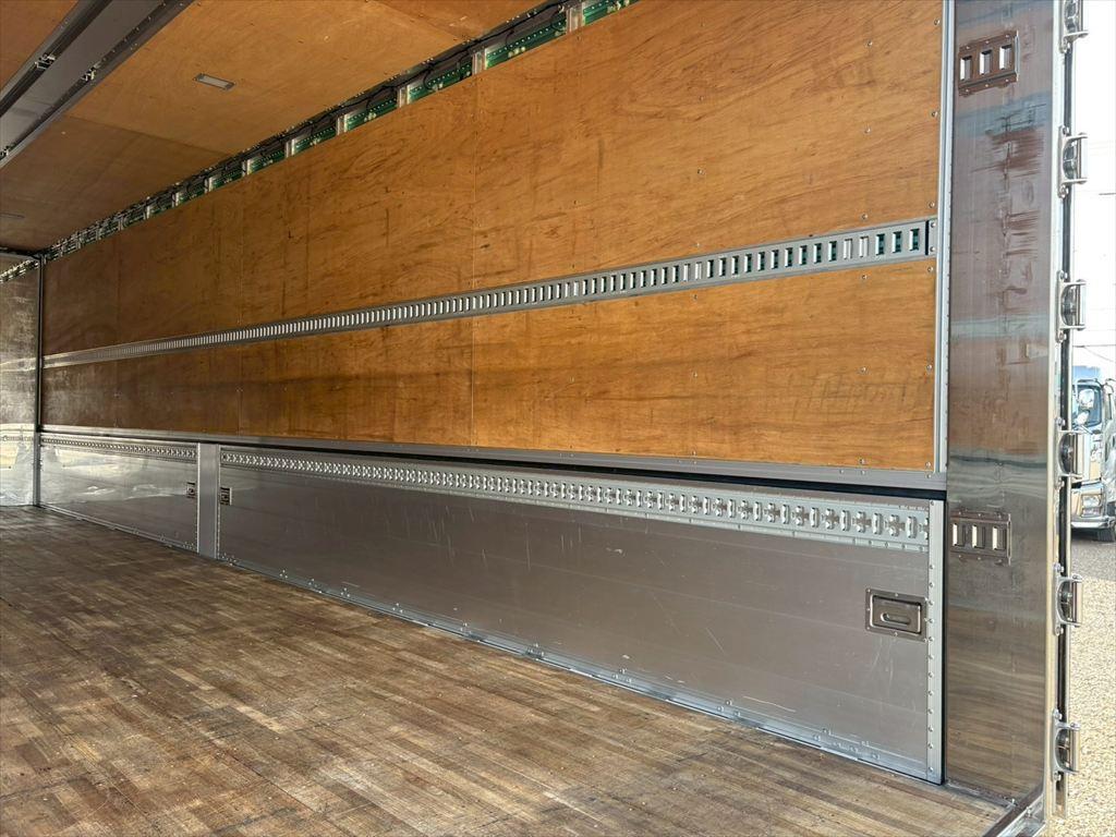 いすゞ ギガ 2PG-CYJ77C(8x4)の写真10