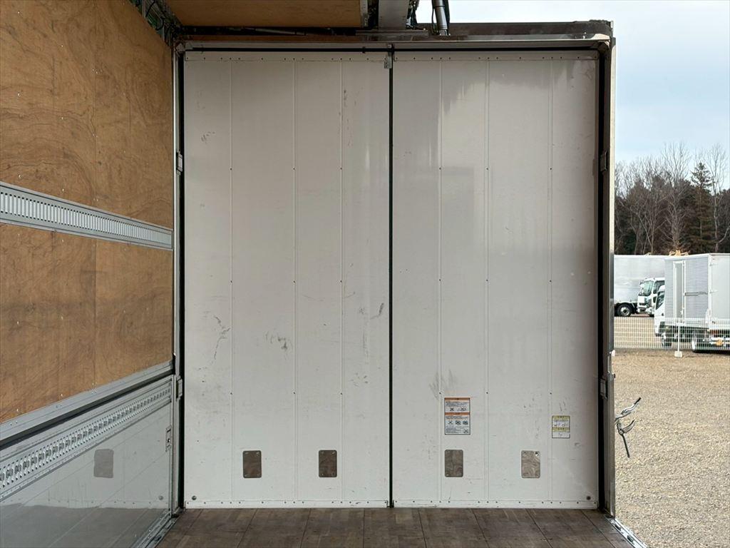 いすゞ ギガ 2PG-CYJ77C(8x4)の写真13