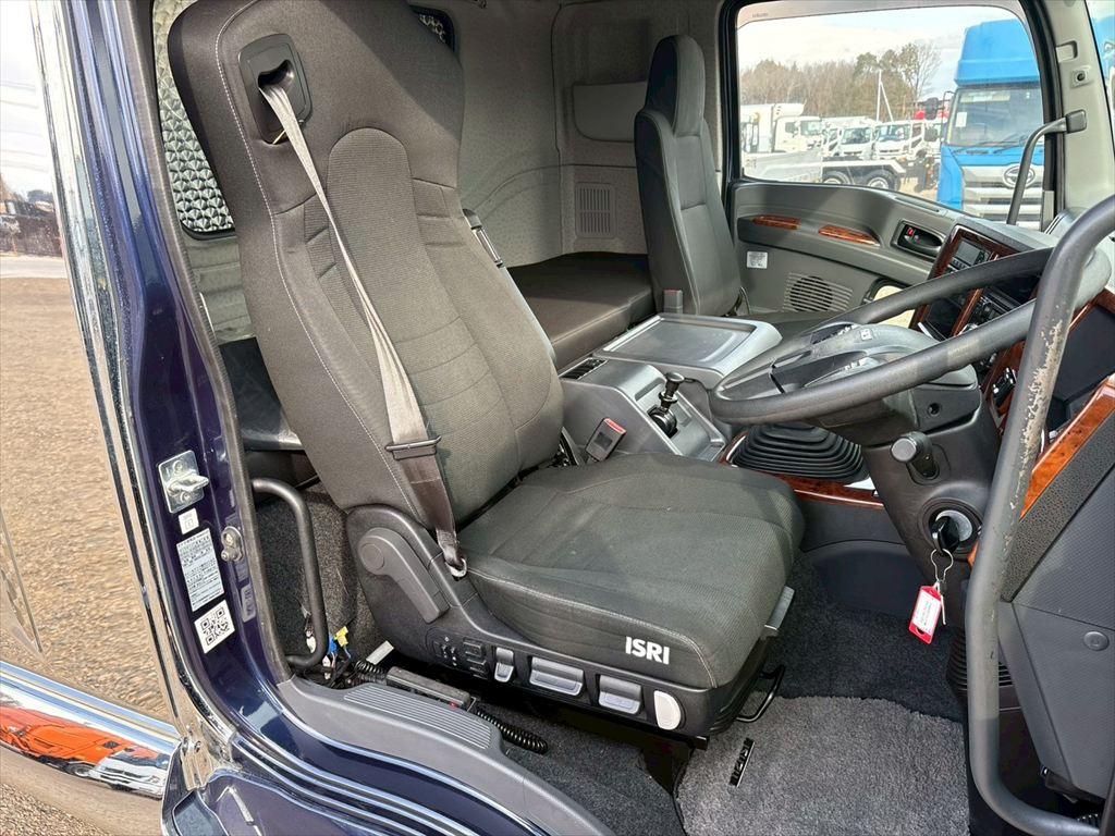 いすゞ ギガ 2PG-CYJ77C(8x4)の写真21