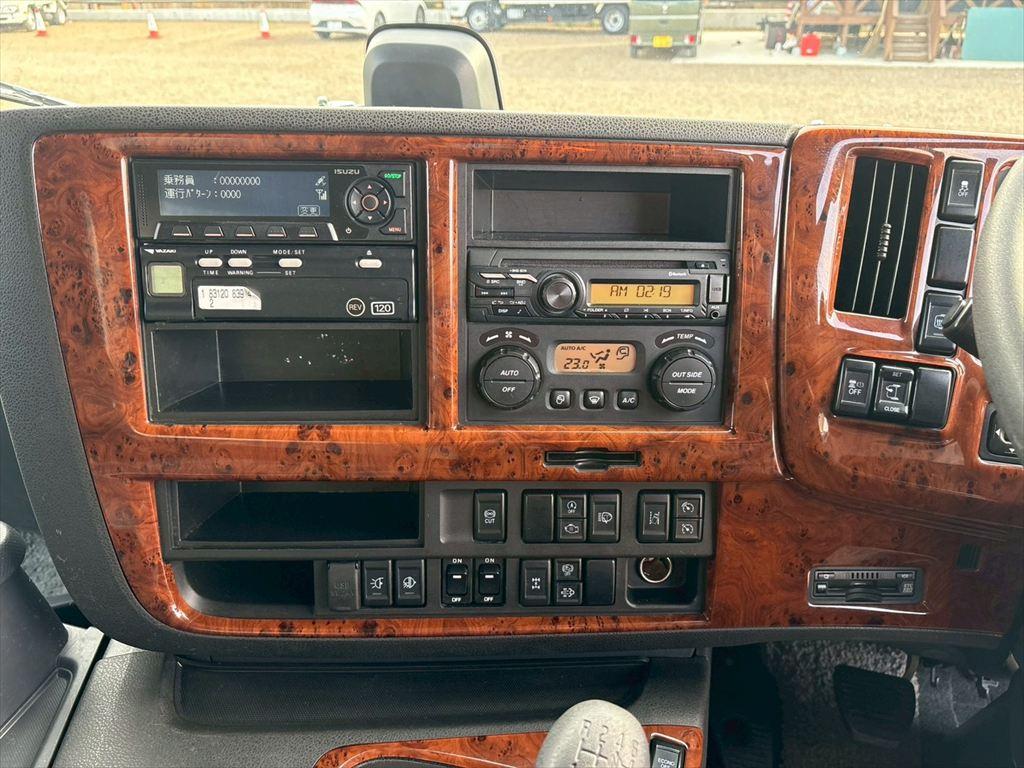 いすゞ ギガ 2PG-CYJ77C(8x4)の写真22