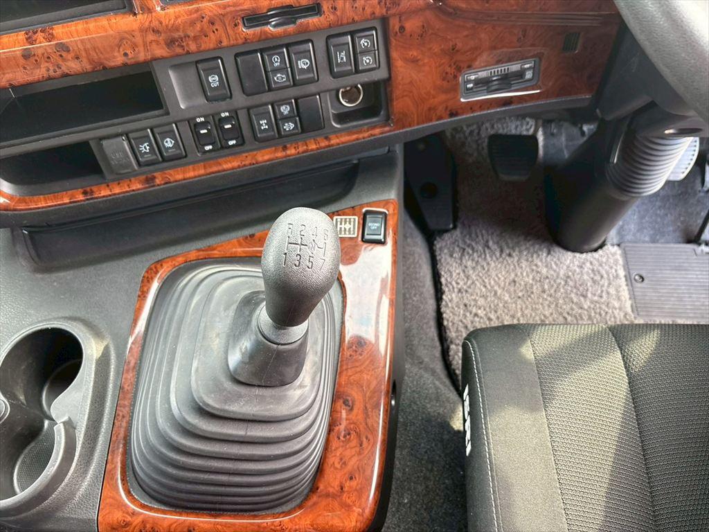 いすゞ ギガ 2PG-CYJ77C(8x4)の写真23