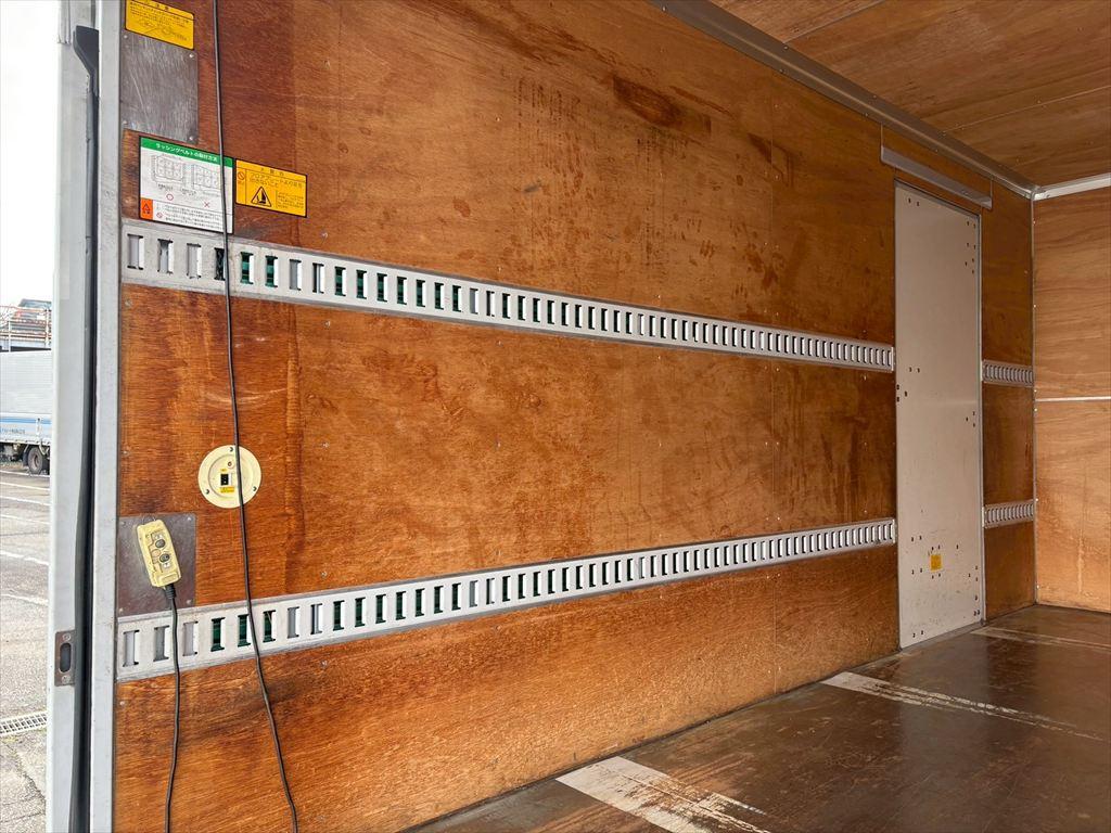 三菱 キャンター TPG-FEB50(2WD)の写真9