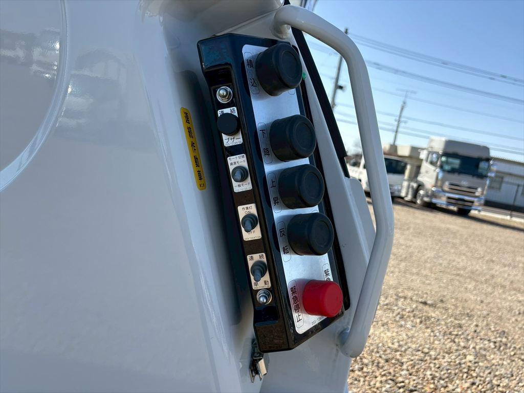 三菱 キャンター 2RG-FEAV0(2WD)の写真15