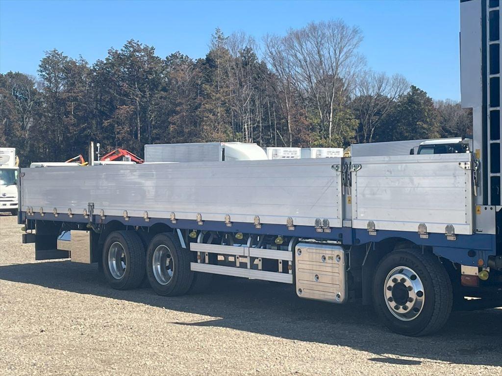 いすゞ ギガ 2PG-CYJ77C(8x4)の写真5