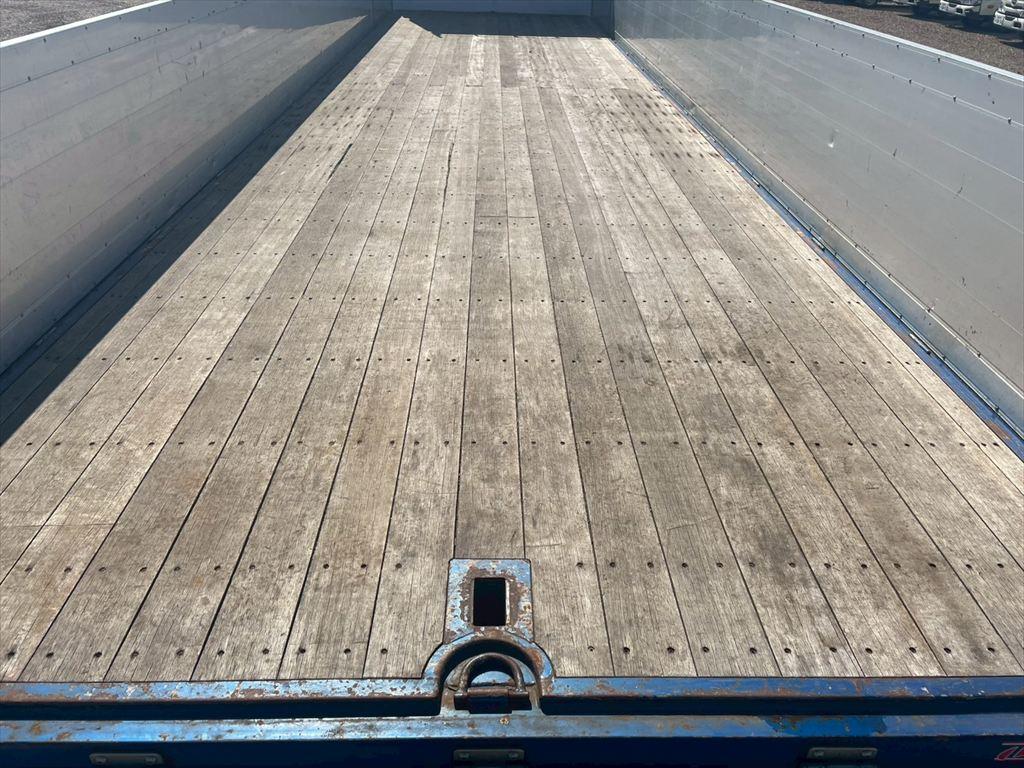 いすゞ ギガ 2PG-CYJ77C(8x4)の写真8