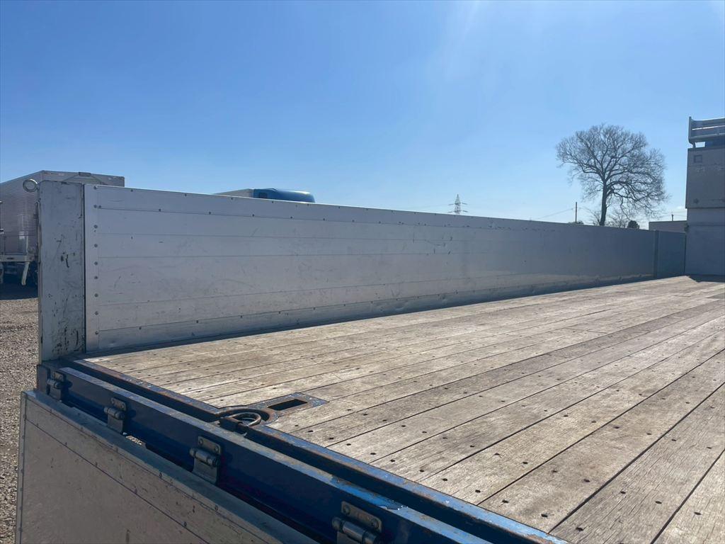 いすゞ ギガ 2PG-CYJ77C(8x4)の写真9