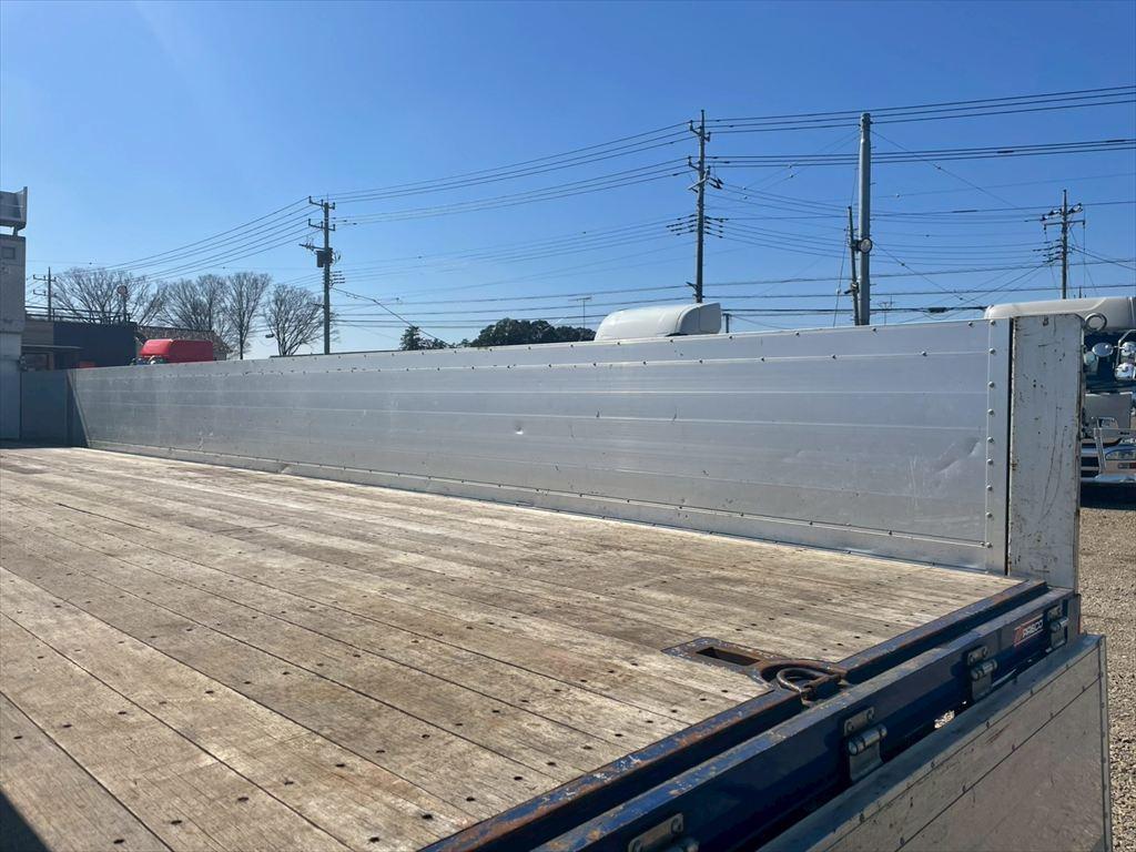 いすゞ ギガ 2PG-CYJ77C(8x4)の写真10